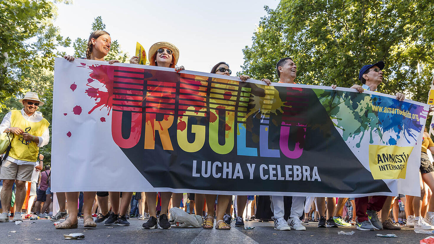 Pancarta con lema Orgullo de Ser en la marcha de Madrid 2019