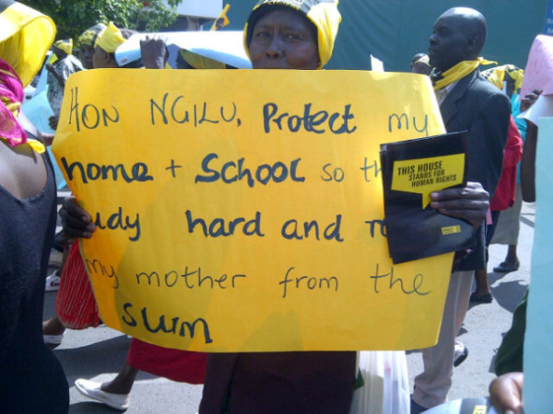 Manifestación en Nairobi contra los desalojos forzados. octubre de 2013.