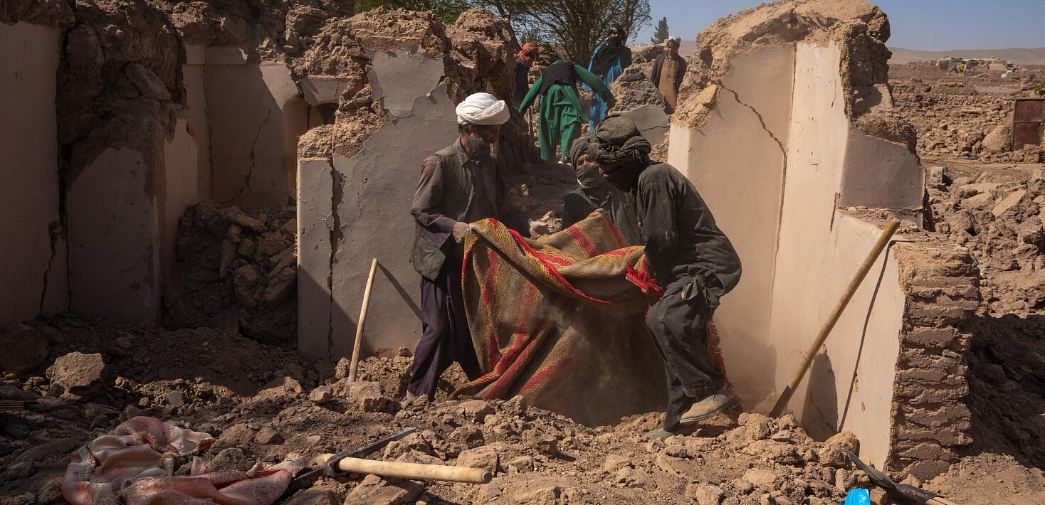 imagen de las consecuencias del terremoto en Afganistán