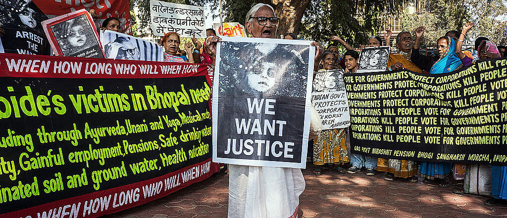 Protesta pidiendo justicia para las víctimas de Bhopal