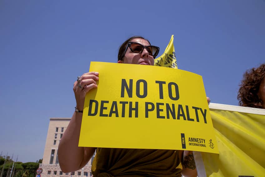 Acto de Amnistía Internacional contra la pena de muerte y en defensa de los derechos humanos. El derecho a la vida es un derecho humano